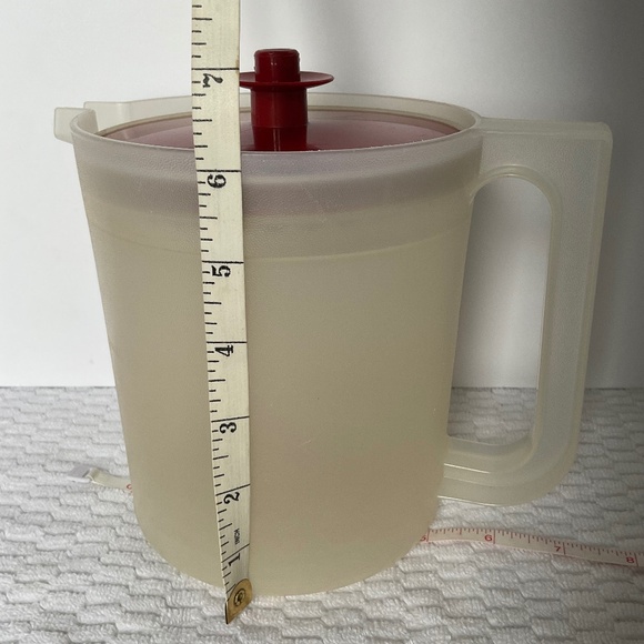 Vintage Tupperware Juice Pitcher with Push-button Lid - 1.5 Quarts - Picture 15 of 15